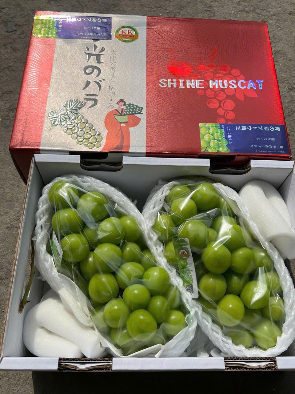 Nho sữa 2 chùm 3kg