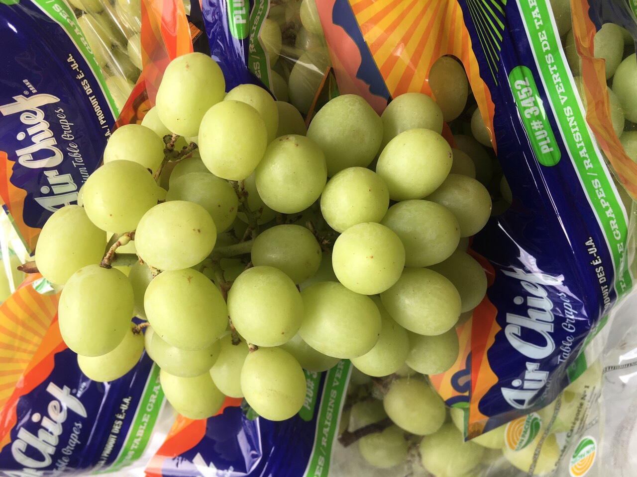 thùng nho xanh sweet global